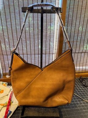 Women's Tan Leather Hobo Shoulder Bag